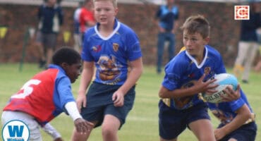 MC van den Heever dodging opponents on the rugby field.