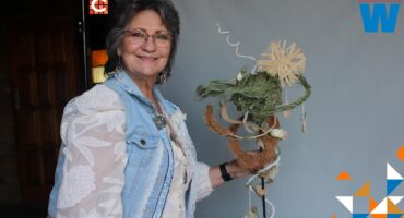 Die Witbank Blomkunsklub het vir sy maandelikse vergadering bymekaargekom, waar lede en besoekers hul kunsvaardighede vertoon het. Die tema vir die dag was ‘fassinerende vesels,’ wat ontwerpers geïnspireer het om tekstuur en kreatiwiteit in hul blommerangskikkings te verken.