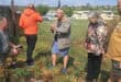 ’n Oop stuk veld in Monastraat was vanoggend ’n miernes van bedrywigheid toe ‘n vuurwapen gevind is wat Saterdagaand tydens ’n huisroof gesteel is.