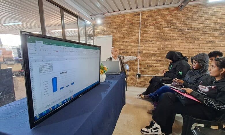 Phoenix Care Foundation offers free computer training for youth and ...