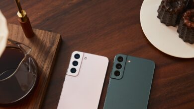 001_lifestyle_galaxys22plus_green_galaxys22_pinkgold