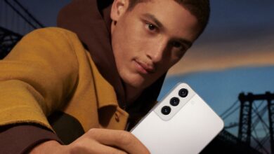 013_galaxys22_galaxys22plus_lifestyle_kv_baseplus_-male_1p_rgb