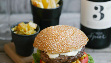 14 APRIL - WFD - Boerewors burgers with mango atchar