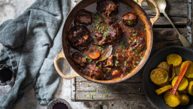 9 JULY - SATURDAY ENTERTAIN – Slow-cooked oxtail in red wine and jerepigo