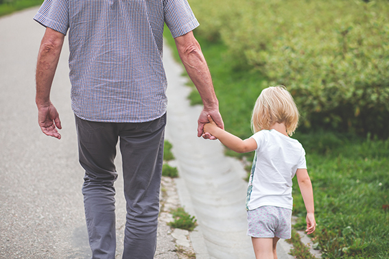 Child and father on the road nr 1