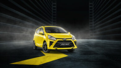 Dark Cinematic Futuristic Modern Garage Showroom Tunnel Corridor Concrete Metal Grunge Reflective Glossy Empty Space White Glow Showcase Stage Underground Hallway Entrance 3D Rendering