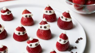 Food NetworkGiada De Laurentiis Strawberry SantasChristmas Brunch