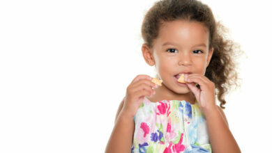 Healthy child-friendly snacks for on-the-go moms