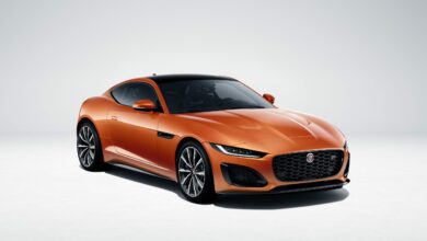 Jag_F-TYPE_22MY_R_Coupe_Exterior_120421_001