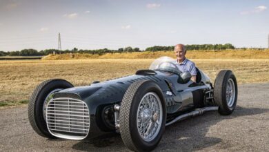 JohnOwensitsinthenewV16MK1forthefirsttime