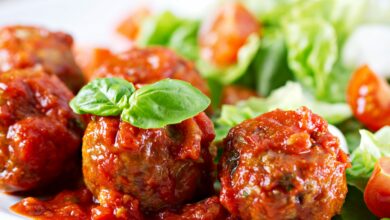 Meatballs with salad
