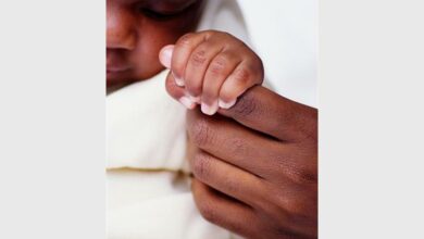 newborn baby (Medi_545144838