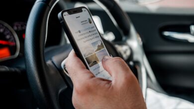 omar-al-ghosson-n0hTB1ueJY8-unsplash rhs cellphone in car