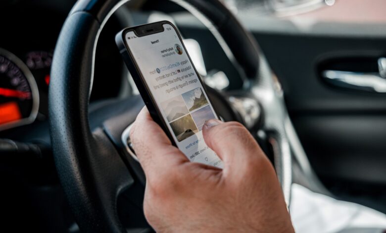 omar-al-ghosson-n0hTB1ueJY8-unsplash rhs cellphone in car