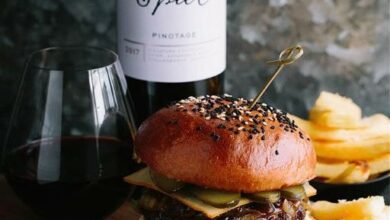 SATURDAY ENTERTAIN - Beef burgers with balsamic onions, mature cheddar and pickles - 23 OCT (Medium)