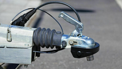 the connection between a car and a caravan