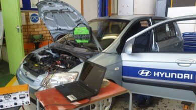 the diagnostic tools- a computer and a diagnostic scanner