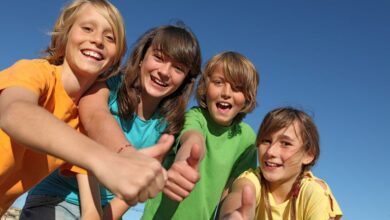 Tips for navigating thorny social issues for tweens