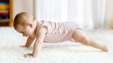 Your baby’s milestones from age 16 to 18 months