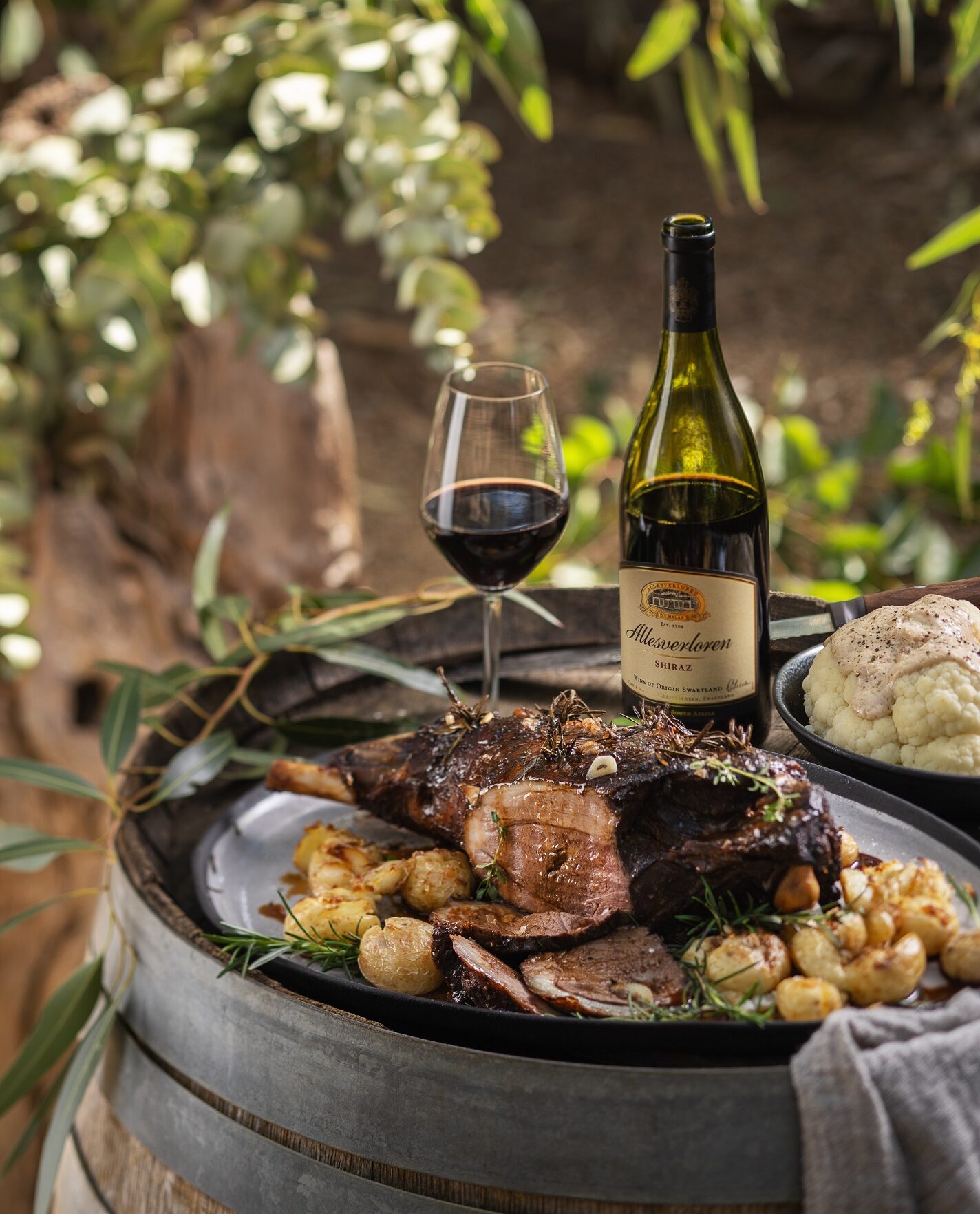 Allesverloren_Malan Familie Leg of Lamb, Crispy Potatoes and Cauliflower With Cheese Sauce_Shiraz 2018_NV