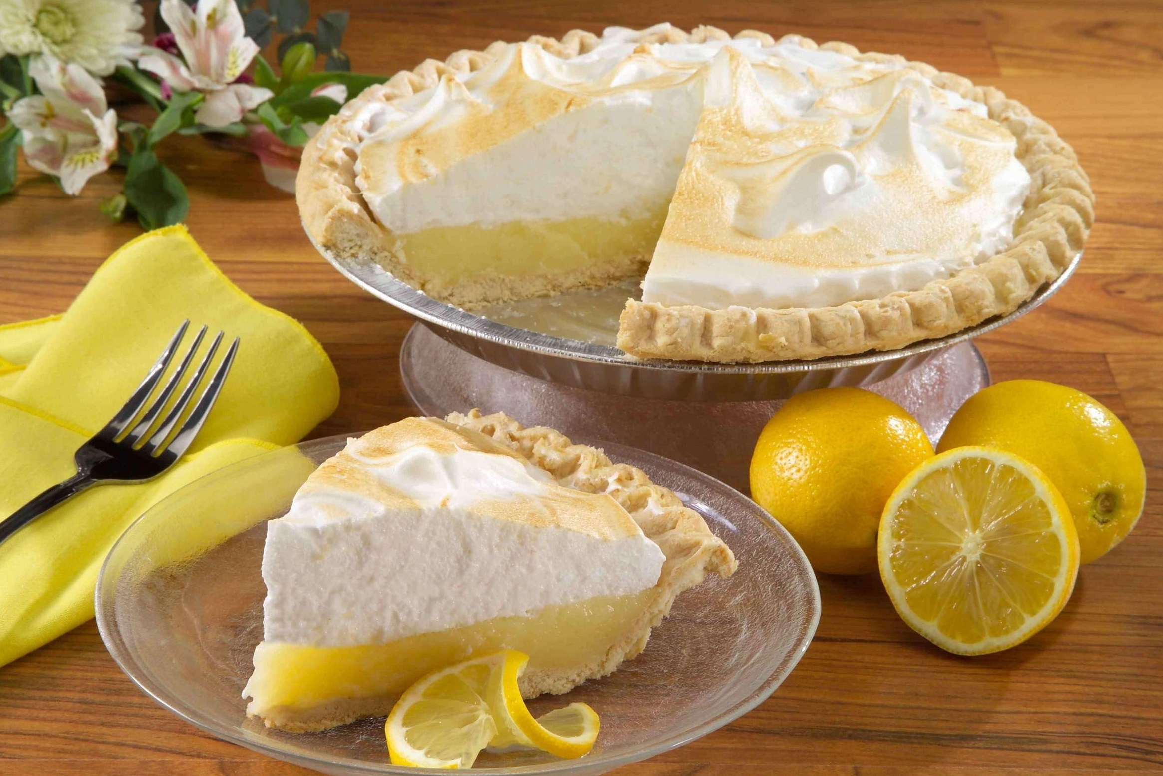 Lemon_meringue_pie_1