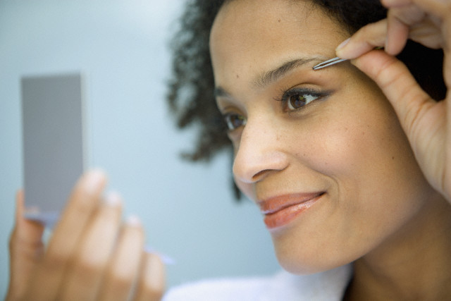 plucking eyebrows