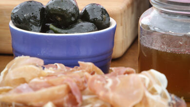 Stuffed fig pastry pockets