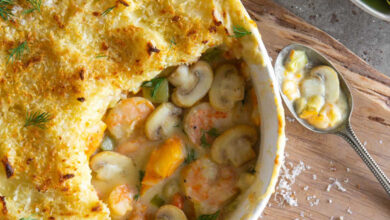 Haddock and prawn pie with button mushrooms