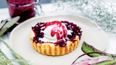 Vanilla plum jam tart: A sweet and fruity delight
