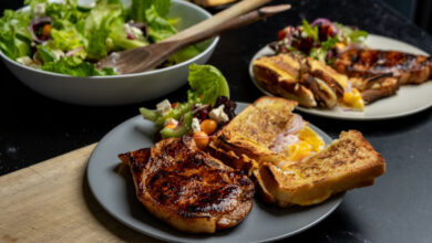 Braai pork chops with cheesy braai broodjie