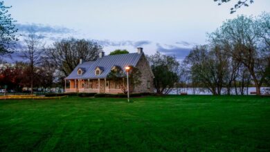 Interest rates to remain at record highs