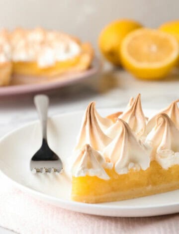 Classic lemon meringue pie