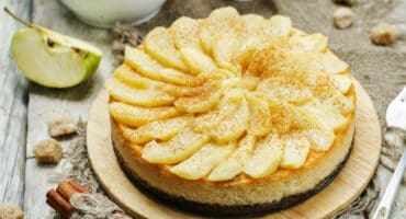 Apple cheesecake with poppy seed