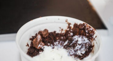 Warm chocolate fudge crumble with cream