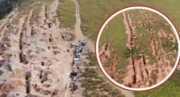 Images illustrating the impact of illegal mining on the mountains of Schoemanskloof. Trenches and illegal miners are visible on the images.