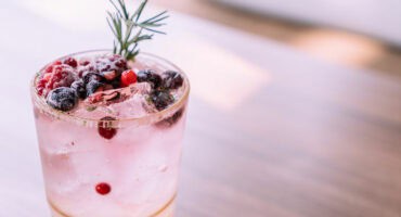 Celebrate World Gin Day with this peach and berry gin fizz cocktail