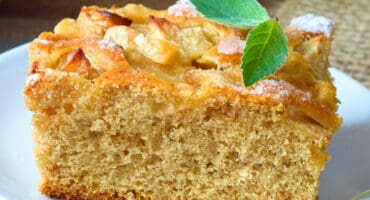 Soft, fluffy apple crumble cake