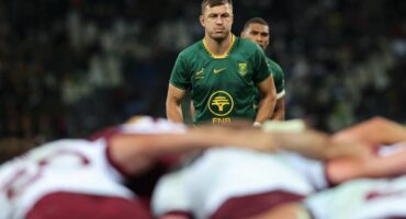 Handré Pollard keeping an eye on the scrum during the 2025 Castle Lager Incoming Series match between South Africa and Georgia at Mbombela Stadium on July 19.