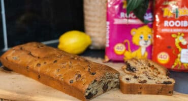 Treat the family with a freshly baked Laager Rooibos and berry loaf