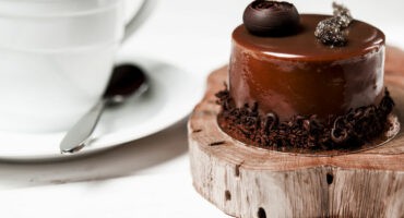 Mini chocolate mousse cakes with double cream