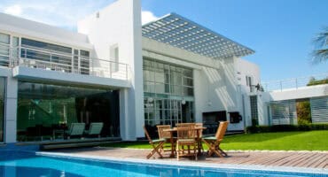 What moves millionaires to luxury homes in Africa
