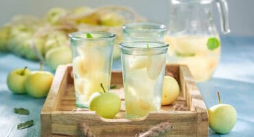 Crisp apple and mint spritz gin cocktail