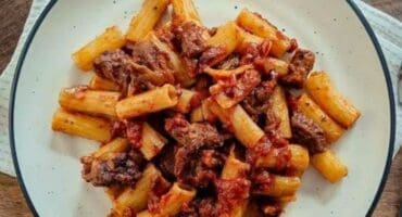 Oxtail rigatoni with olive seasoning and parmesan cheese
