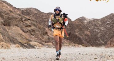 An ultra-runner remains in the top 10 after three days in the Gobi, fighting knee trouble and brutal desert conditions with fewer than 40km to go.