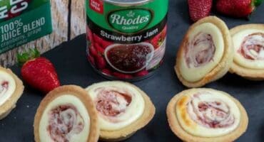 Easy-to-make strawberry cheesecake tartlets