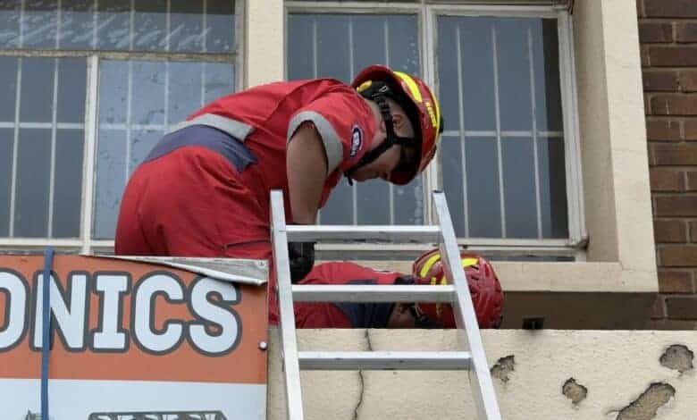 Father and child survive balcony fall in Vereeniging CBD