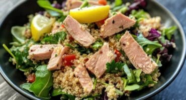 Spiced quinoa and tuna dinner salad