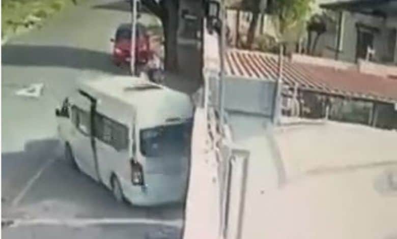 Watch: Taxi slams into wall, children thrown out in Johannesburg 