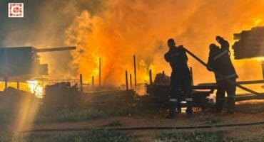 Two fighters are trying to put out a fire in Kouga.
