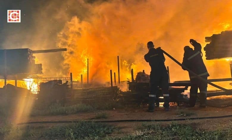 Two fighters are trying to put out a fire in Kouga.